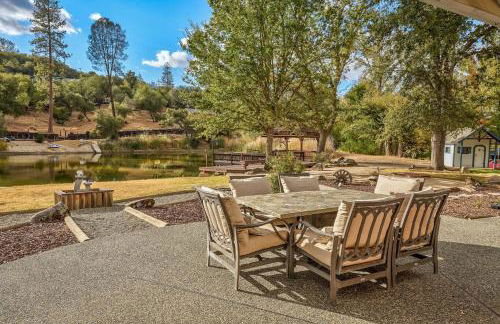 Oak Pond Retreat Stocked pond/pool table/BBQ Grill/EV Charger - Foto 3