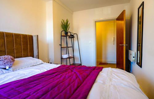 Zeenat Central Bury - Modern 2BR with Free Parking Sleeps 6 - Foto 3