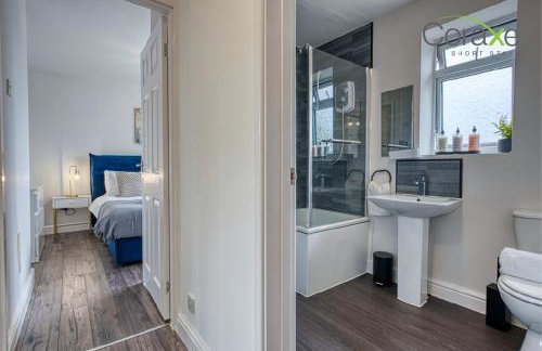 3 Bedroom Blissful Living for Contractors and Families by Coraxe Short Stays - Photo 4