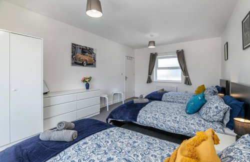 4BR New Build - Near Ferry Port - Great for Groups - Foto 42