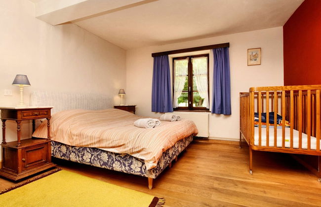 Magnificent Holiday Home in Baronville With Heated Pool & Billiards - Photo 7