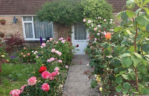 2-Bed House Sleeps 4 - Enclosed Garden - Tv & WiFi - Photo 7