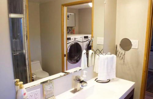 Private Home - Playground, Jumping Mat, BBQ, Darts, Firepit, Gazebo, 4 Smart TVs, White Cotton Bedding, - The Redwood Cul-De Sac Beach Retreat - Foto 22