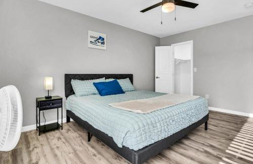 Welcoming 2BR Apartment Near Campus and Shops - Foto 8
