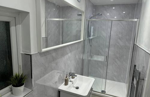 Private cinema studio guest house with garden - Foto 9