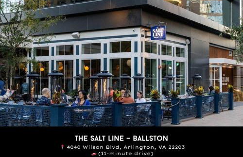 Charming 4BR Retreat in Arlington Sleeps 12 NearDC - Foto 31