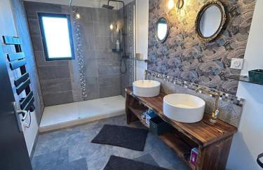 Paisible MAISON familiale - 4 Chambres - 2 SDB - terrasse et jardin - parking privé - Limoges - Foto 2