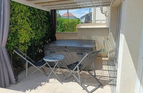 Cocon romantique avec jacuzzi extérieur - Foto 10