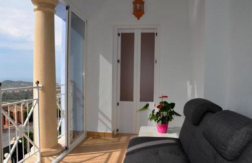 Villa with panoramic sea views - Photo 3