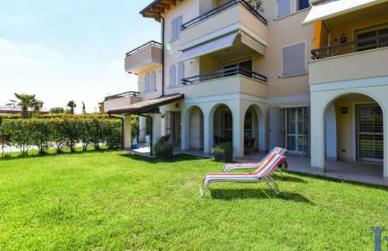 Bea's House, Restyling 2026 Sirmione with Private Garden and shared Pool DesenzanoLoft Official Partner Homes & Villas by Marriott Bonvoy - Foto 6