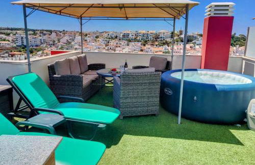 Apartment Beta - 2 Bedrooms, Private Rooftop Patio with Hot Tub, BBQ and View - Foto 1