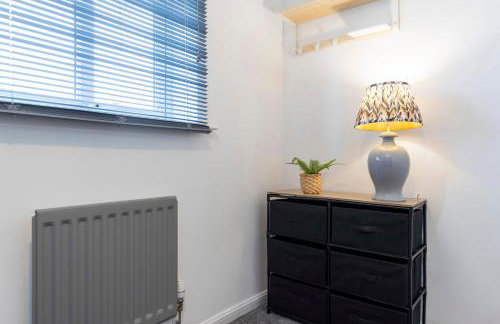 Stylish 3BR Contractor Friendly Long Stays - Photo 11