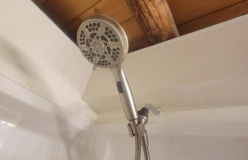 Charming Country Cabin- Cozy, Scenic View, HOT TUB, near CMAC - Foto 15