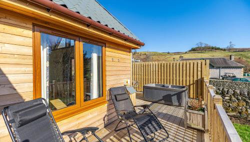 Roe Deer Lodge with Hot Tub - Foto 5, sunbed