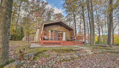 Less Than 3 Mi to Higgins Lake Roscommon Cabin with Deck - Foto 3