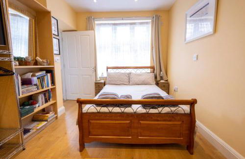 London VEGETARIAN Smoke & Pet Free En-suite with EV parking - Foto 23