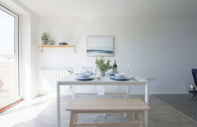 2 Bed Apartment Overlooking Water - Foto 39