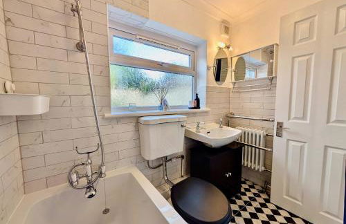 Stunning House With Private Backyard - Foto 20