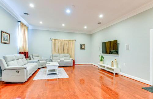 Spacious Home with Tranquil Patio about 29 Mi to DC! - Foto 10