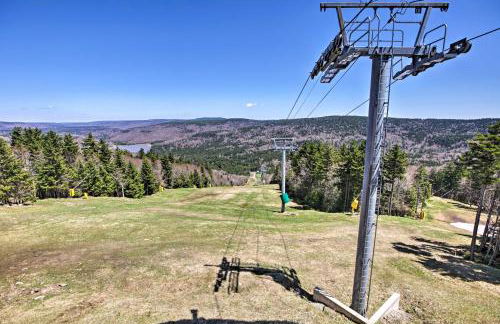 House with Deck, Fire Pit - 15 Mins to Snowshoe! - Foto 37