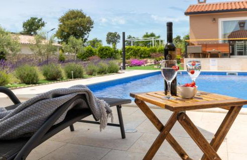 Beautiful Home In Kunj With Wifi - Photo 15