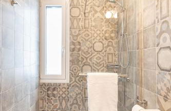 Blue Window - Photo 7