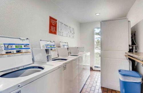 Cozy Ski Condo + Hot Tub + Fireplace + Heated Pool - Foto 10