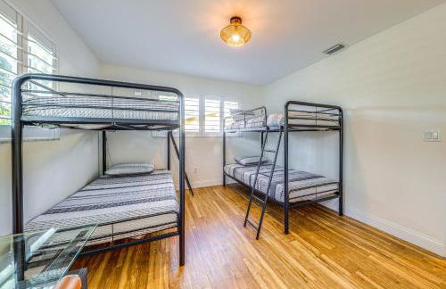 Location, Location! Stylish Home in Palm Beach! - Photo 24