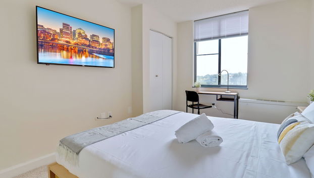 Metro-Friendly DC Apartments - Photo 5, Room