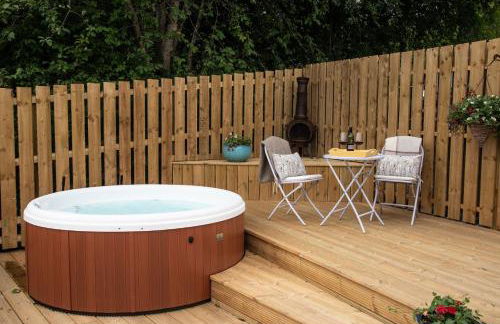 Beautiful dog friendly lodge with hot tub - Foto 15