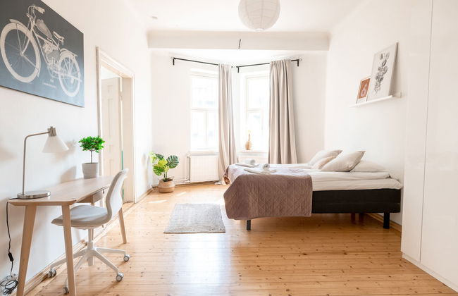 2ndhomes Spacious & Cozy 1BR Home - Photo 1