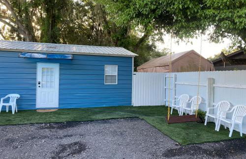 Country Blue Getaway by the Ranch Fields - Foto 2