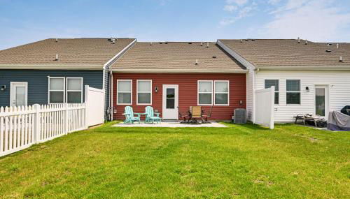 Pool Access and Beach Shuttle Millville Townhome! - Foto 3