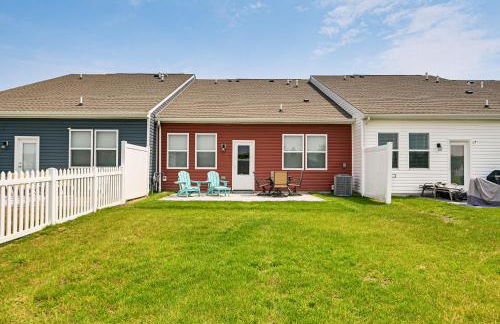 Pool Access and Beach Shuttle Millville Townhome! - Foto 3