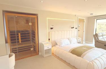 Woodroyd Spa Suites - Photo 15