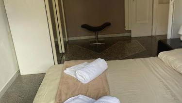 Brando Apartment - Photo 4, towels, wardrobe