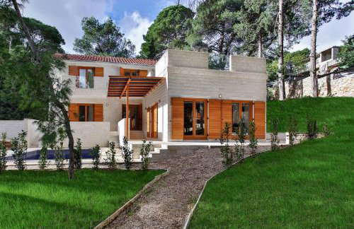 Private luxury Villa BIANCO on Solta for up to 10 persons, heated pool, free parking, very close to the beach! FREE Kajak & Mountainbikes, GREAT living area & privacy! - Foto 1