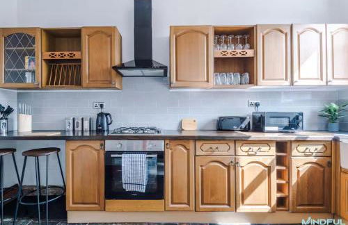 5BR House, Sleeps 10 guests - Free Parking - Business & Contractor Stays - Foto 7