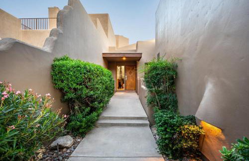 Exclusive Boulders Retreat near Downtown Cave Creek hiking scenic views. - Photo 22