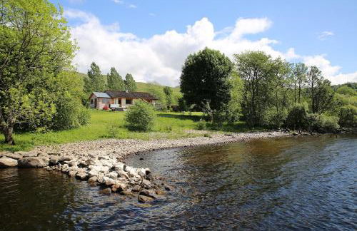 Ardeonaig Lodge with Hot Tub & Water Fronted Games room - Foto 30