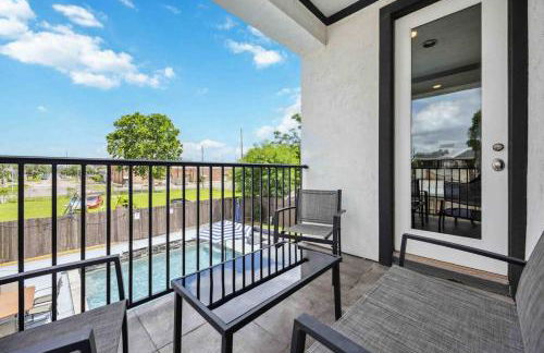 Resort vibe with Pool and Hot tub Downtown skyline views - Photo 14