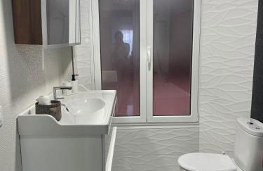 1 linea de playa puerto deportivo Vistas al mar recién reformado - Photo 8