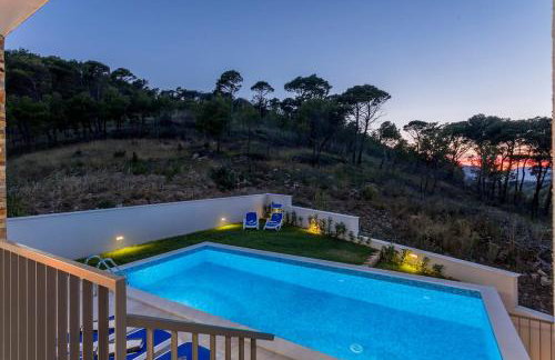 Luxe villa with pool, jacuzzi, and sauna - Foto 36