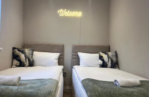 The Slipway Cabins with Hottub - Foto 6