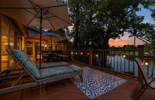 Relaxing Lakefront Retreat w/ Hot Tub & Dock - Foto 2