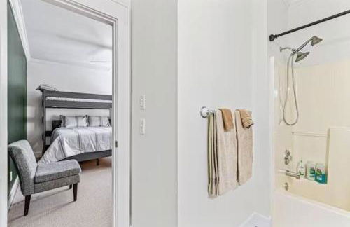 Riverfront Retreat: Sauna, Private Forest, 6 Falls - Foto 20