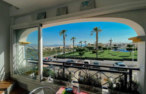 Stunning 2 bedroom apartment with Pool View - Photo 29