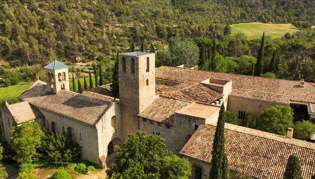 Vue sur le monastère de Sant Benet