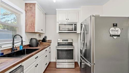 Cottage Under the Magnolia Trees - Photo 2