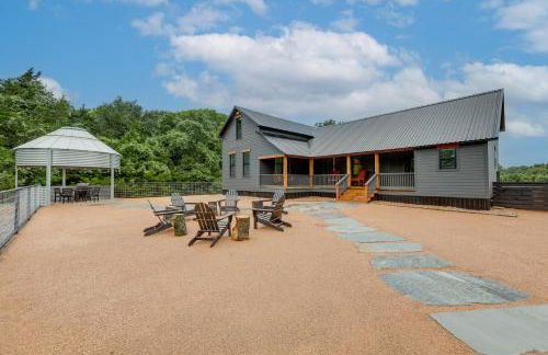 Sip, Fish and Relax Fireside Serene Schulenburg Gem - Foto 30